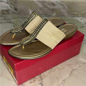 Dezario Gold & Tan Croc Thong Sandals Rhinestone Detail Size 9.5 Used